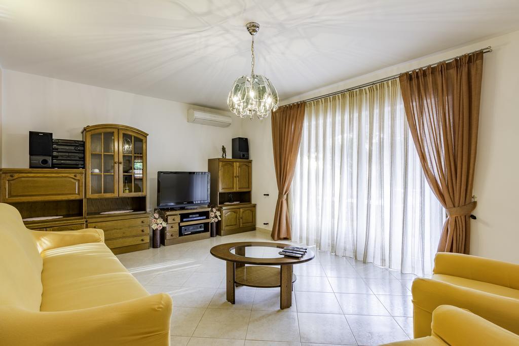 Apartmani Radmila Nova Vas  ภายนอก รูปภาพ